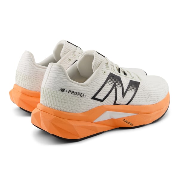 NEW BALANCE FuelCell Propel V5